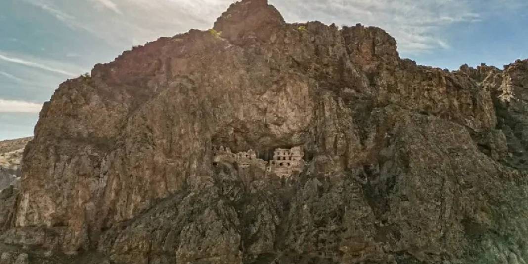 Ankara’nın Sümela’sı keşfedilmeyi bekliyor! Karadeniz’e gidemeyen buraya koşuyor: Sessiz miras göreni mest ediyor 4